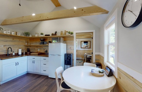 Bath Cabin | Charming Cabin minutes from Keuka Lake