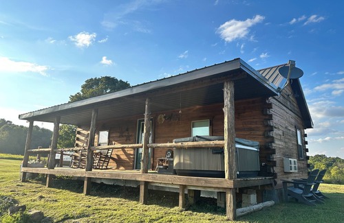 Hardin County Cabin | Charming cabin near Garden of the Gods