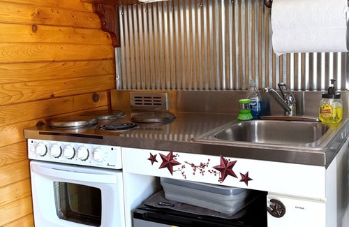 Hermosa Cabin | Charming Cabin with AC, heating, hot tub, and WiF, Park Pass in Hermosa