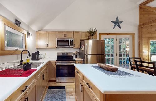 Monmouth House | Charming Cabin with Serene Woodland Views and Modern Comforts