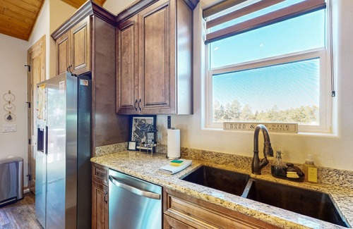 Strawberry House | Charming cabin with hot tub near the Gila National Forest