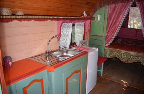 Vallauris Cabin | Charming caravan in a green setting near the beach
