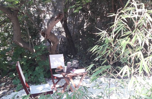 Vallauris Cabin | Charming caravan in a green setting near the beach