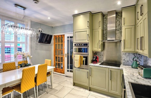 Pontcanna House | Charming Cardiff Home with Private Parking & Modern Amenities
