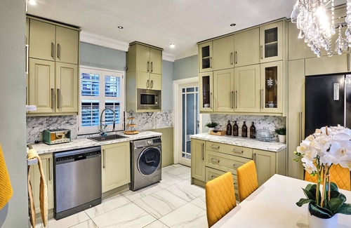 Pontcanna House | Charming Cardiff Home with Private Parking & Modern Amenities