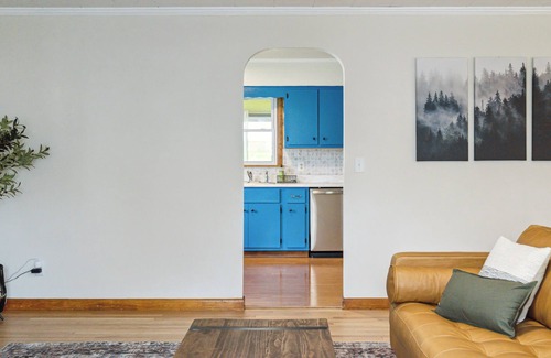 Catskill House | Charming Catskill getaway walking distance to Main St. Pet-friendly!