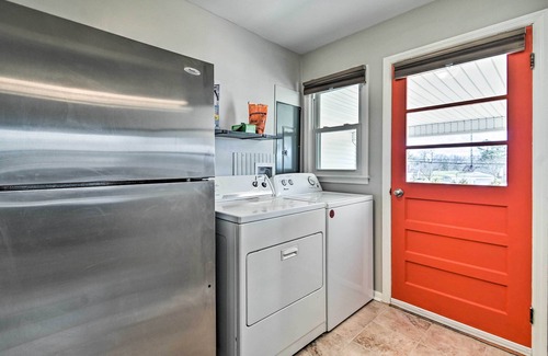 Cave City Cottage | Charming Cave City Vacation Rental w/Fire Pit!