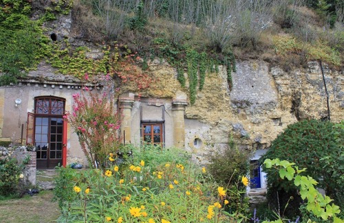 Amboise Apartment | Charming cave studio with garden in the historic center of Amboise