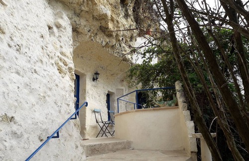 Amboise Apartment | Charming cave studio with garden in the historic center of Amboise