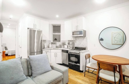 Tudor City Apartment | Charming & Central NYC Getaway Near Empire State & Grand Central with 2BR 1Bath
