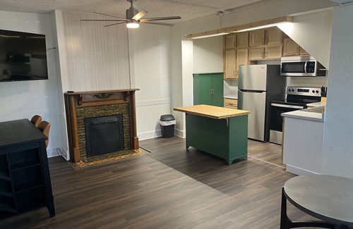 Newark Apartment | Charming centrally located 1-bedroom apartment in Newark with WiFi.