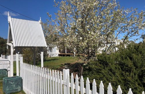 Hovells Creek House | Charming Century Old Country Cottage with a touch of French elegance.