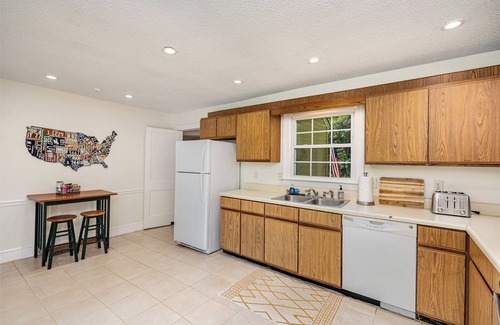 Chantilly House | Charming Chantilly, Hip Location near Plaza Midwood & Midtown! Very Walkable!