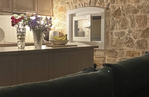 Daskalio Apartment | Charming Chateau BY THE SEA