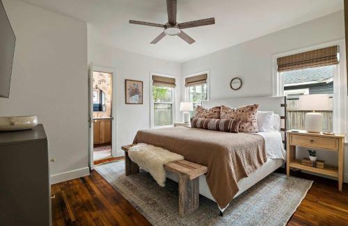 Cherrywood House | Charming Cherrywood Bungalow - 2BR - Firepit - UT