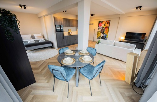 Hilversum Apartment | Charming City Penthouse Studio KS