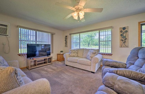 Clayton House | Charming Clayton Home about 4 Mi to Sardis Lake!