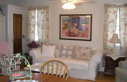 Sea Isle City Cottage | Charming, Clean Cottage: One Week Left for Summer 2023 - week of June 17th