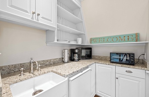 Kennebunk Apartment | Charming Coastal Loft