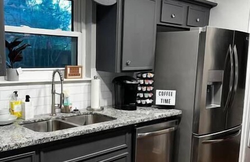 Atascocita House | Charming & Comfy 4bed home w/ indoor fireplace
