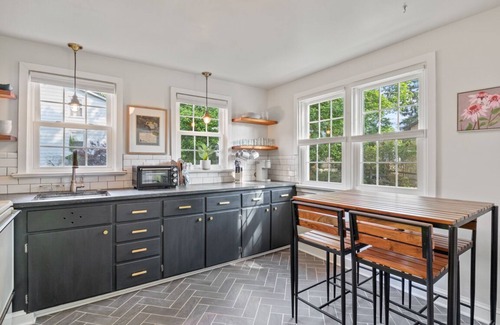 North Wales House | Charming & Comfy ☀ Near Trails ☀ Fireplace ☀ Patio