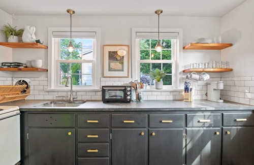 North Wales House | Charming & Comfy ☀ Near Trails ☀ Fireplace ☀ Patio