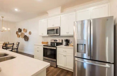 Valdosta Apartment | Charming Condo at Summit Point hosted by Stephanie