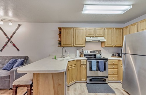 Wolf Creek Condo | Charming condo w/king bed, hot tub, pool, minutes away from world class skiing