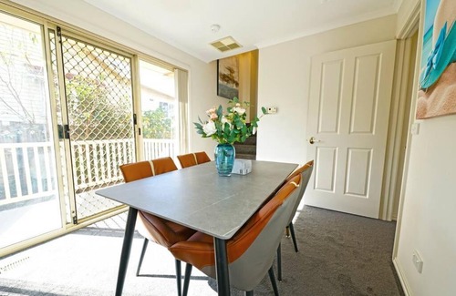 Ringwood House | Charming Convenient 2BR Compact House Ringwood