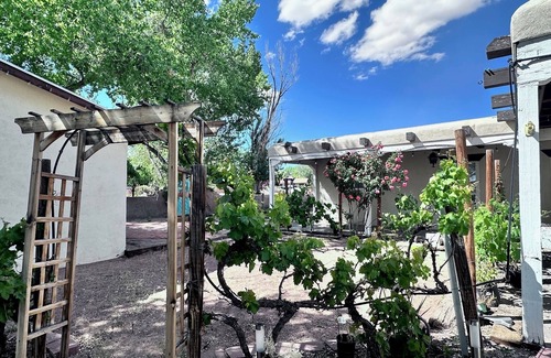 Corrales House | Charming Corrales Adobe: Family-friendly, a tranquil and luxurious getaway.