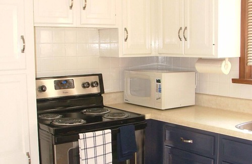 Historic Old Town Cottage | Charming Cottage in Fabulous Location in Niagara on the Lake