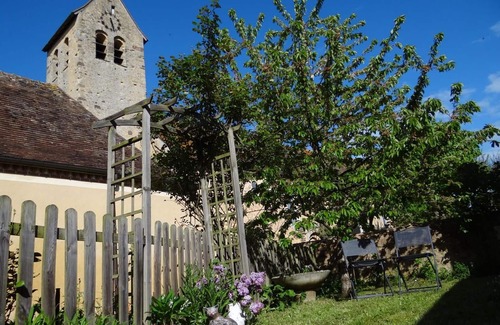 Asnieres sur Vegre Cottage | Charming Cottage in Historic Asnières-sur-Vègre with Modern Amenities