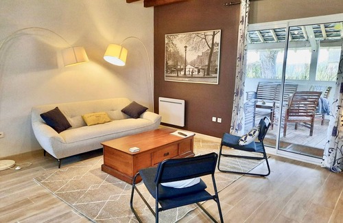 Brain-sur-Allonnes Cottage | Charming Cottage near Loire River with Garden, Covered Terrace & Easy Access to Saumur Attractions