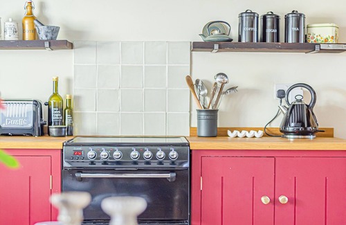 Ampney Crucis Cottage | Charming Cotswold Country Cottage & Garden