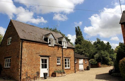 Middleton Cheney House | Charming Cotswold stone cottage in the Oxfordshire countryside