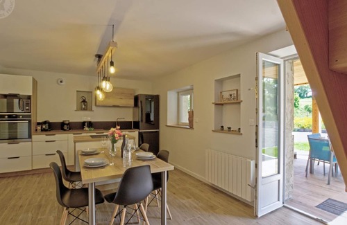 Pouilly-les-Feurs Cottage | *Charming Cottage with Spa, Spacious Balcony, and Modern Amenities Near Scenic Nature*