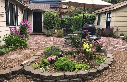Golden Rectangle Cottage | Charming Cottage In Golden Rectangle! nEasy close walk to town and beach.