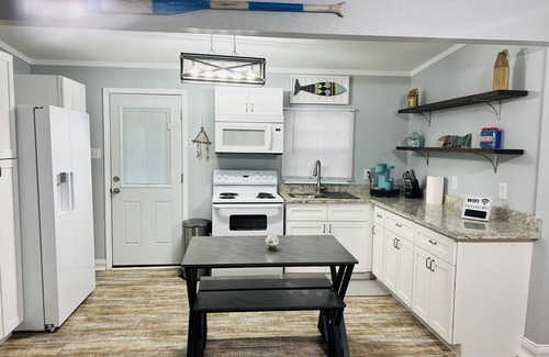 Gulfport House | Charming Cottage, a Walk to the beach!