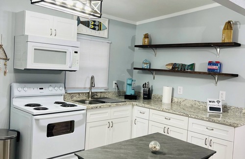 Gulfport House | Charming Cottage, a Walk to the beach!