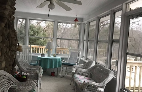 Shelby Cottage | Charming Cottage at Stony Lake just one block from Lake Michigan & Stony Beaches