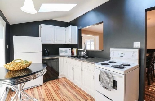 Port Dover Apartment | Charming cottage away from home