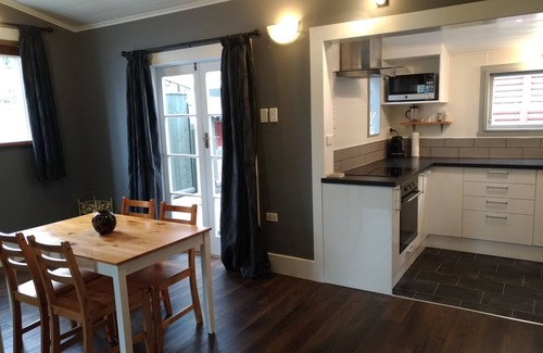 Bluff Hill Cottage | Charming cottage central to all beautiful Napier has to offer. Pet Friendly 😀