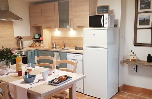 Dance Cottage | Charming Cottage with Modern Amenities, High-Speed Internet, and Scenic Trails nearby in Vézelin-sur-Loire