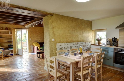 Dance Cottage | Charming Cottage with Modern Amenities, High-Speed Internet, and Scenic Trails nearby in Vézelin-sur-Loire