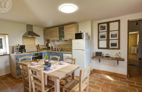Dance Cottage | Charming Cottage with Modern Amenities, High-Speed Internet, and Scenic Trails nearby in Vézelin-sur-Loire