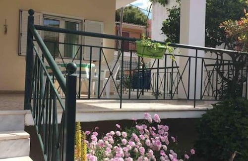 Spata-Artemida House | Charming Cottage 2 Mins Walk to Beach