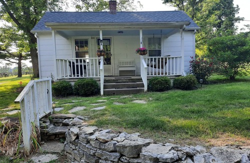 Lexington Cottage | Charming Cottage Home On A Farm In The Kentucky Horse Country! Relax!