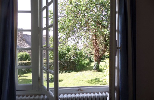 Plenee-Jugon Cottage | Charming Cottage in the centre of a village with a Large Secluded Garden