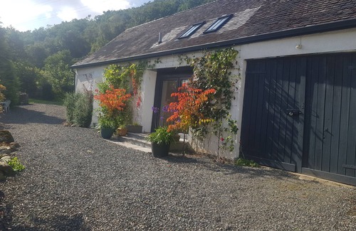 Cairndow Cottage | Charming cottage in Cairndow, set within stunning gardens with outstanding views