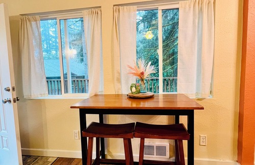 St. Helens Cottage | Charming Cottage In Gorgeous St HelensnFrog’s Hollow Is Family & Pet Friendly